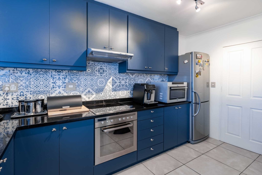 To Let 2 Bedroom Property for Rent in Bantry Bay Western Cape